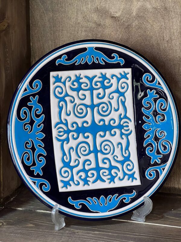 Тарелка с орнаментом -ручная роспись глазурь